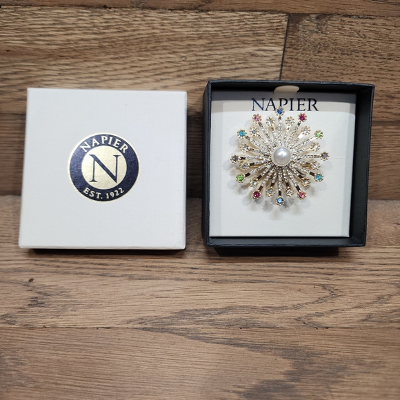 Napier Silver Tone Starburst Pin 2 Inches With Box - Picture 2 of 2